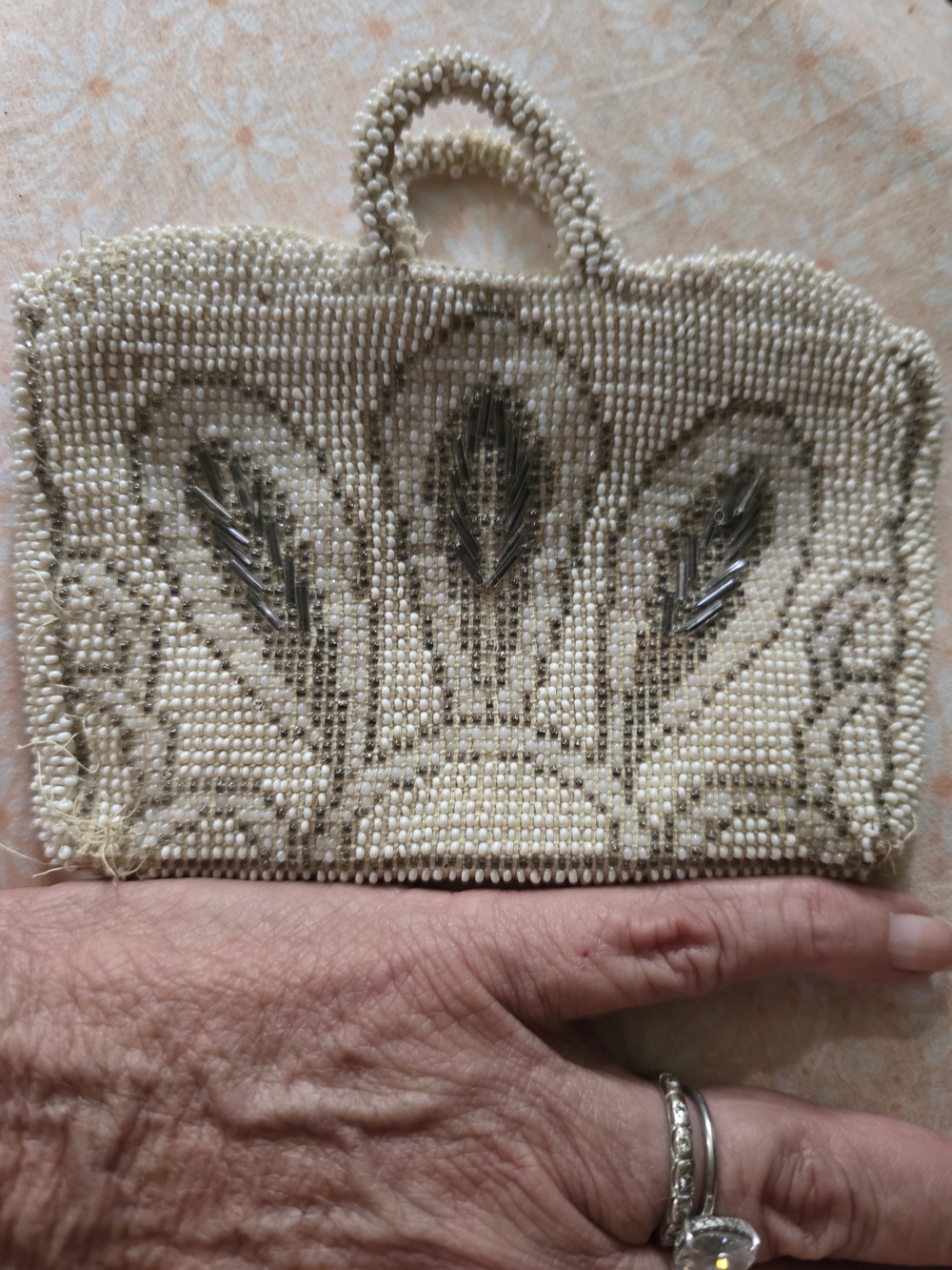 Beaded Ivory Vintage-Style Handbag - Elegant Evening Clutch